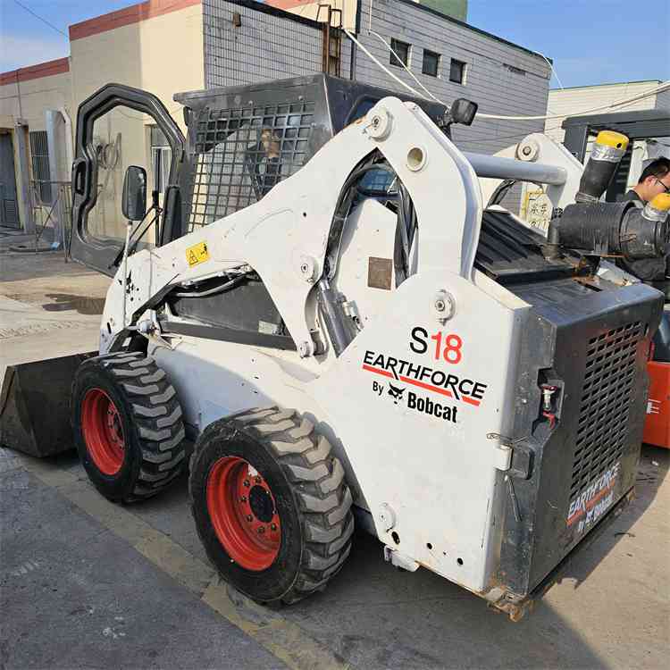 Bobcat s18 skid-steer